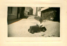 Voiture à Pédales Ancienne * Jeux Et Jouets D'enfants * Photo Ancienne * Jeu Jouet - Games & Toys