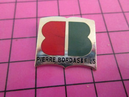 712c Pin's Pins / Beau Et Rare : MEDIAS / LIVRES EDITIONS PIERRE BORDAS & FILS - Médias