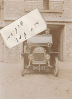 91 - BRETIGNY Sur ORGE - Le Dr MEYER Et Un Homme Dans Une Auto " Lion Peugeot V2C2? "  ( Photo  11,2 Cm X 8,3 Cm )   2/2 - Places