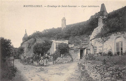 Mantes La Jolie        78          Limay .  Ermitage Saint Sauveur Cour Intérieure       (voir Scan) - Mantes La Jolie