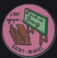 69530- Pin's. -École Primaire Publique Du Bourg Saint-Mihiel - Médias