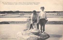 44-BATZ- MARAIS SALANTS DU BOURG-DE-BATZ A SAILLE PALUDIER CHARGEANT SA "GEDE " DE SEL POUR ÊTRE PORTEE SUR LE TREMAIT - Batz-sur-Mer (Bourg De B.)