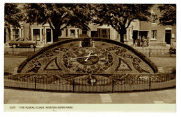 Ref 1457 - Postcard - Car & The Floral Clock - Weston-super-Mare Somerset - Weston-Super-Mare