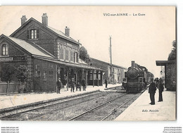 CPA 02 Vic Sur Aisne La Gare Et Le Train - Vic Sur Aisne