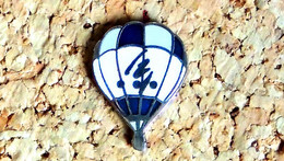 Pin's BALLON MONTGOLFIERE - Bleu Gris Blanc à Identifier - EMAIL - Fabricant JEF - Avions