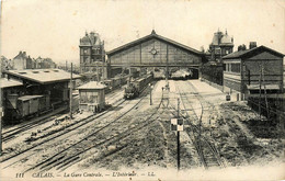 Calais * La Gare Centrale * L'intérieur * Train Locomotive Ligne Chemin De Fer Pas De Calais - Calais