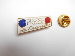 Beau Pin's En EGF , Média ; Presse De France , Non Signé - Médias