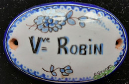 Autres Collections - FAIENCE DE NEVERS - Plaque Au Mon De " Vve ROBIN " - Signature E. Georges En Bas à Droite - Nevers (FRA)