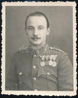 1942 Katona Kitüntetésekkel, Fotó, 8×6,5 Cm - Altri & Non Classificati