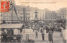 50-CHERBOURG- LA PLACE DU CHÂTEAU , UN JOUR DE MARCHE - Cherbourg