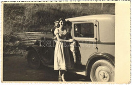 ** T1 Lány Kocsival / Girl With Vintage Automobile. Photo - Non Classificati