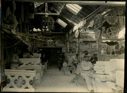 Métier Artisanat * 2 Superbes Photos Anciennes * Tailleurs De Pierre Et Bois * Moulure Sculpteur Atelier Bois Scierie - Ambachten