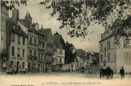 Vannes * La Rue Du Port * Café CLOEREC - Vannes