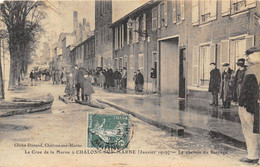 51-CHÂLONS-SUR-MARNE- CRUE DE LA MARNE- JANVIER 1910, LE CHEMIN DU BARRAGE - Châlons-sur-Marne