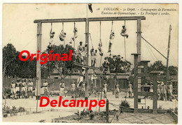 83 - Toulon  - 5e Dépot - Compagnies De Formation - Exercice De Gymnastique  - Le Portique à Cordes  ( Peu Courant ) - Kasernen