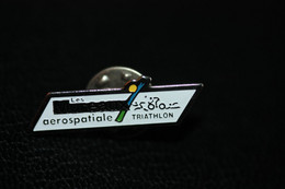 Pin's " Aérospatiale Triathlon - Les Mureaux " - Raumfahrt