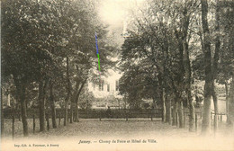 Jussey * Champ De Foire Et Hôtel De Ville - Andere & Zonder Classificatie