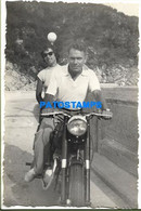 152211 ARGENTINA MOTORCYCLE MOTO AND COUPLE PHOTO NO POSTAL POSTCARD - Motos