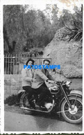 152212 ARGENTINA MOTORCYCLE MOTO AND COUPLE PHOTO NO POSTAL POSTCARD - Motos