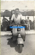 152213 ARGENTINA MOTORCYCLE MOTO AND COUPLE PHOTO NO POSTAL POSTCARD - Motos