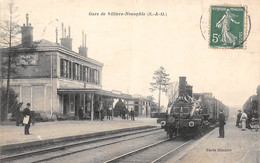 Neauphle Le Château        78        Intérieur De La Gare. Train       (voir Scan) - Neauphle Le Chateau