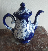 CAFETIERE En Porcelaine De VALLAURIS, Couleur Bleue Et Blanche (VINTAGE) - Vallauris (FRA)