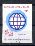 RC 20043 REP. CENTRAFRICAINE COTE ??€ N° 534 VARIÉTÉ JOURNÉE DE L'UNION POSTALE NON DENTELÉ OBLITÉRÉ - Repubblica Centroafricana