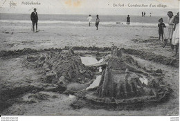 MIDDELKERKE ..-- Un Fort Dans Le Sable .1926? Vers CHARLEROI . Voir Verso . - Middelkerke