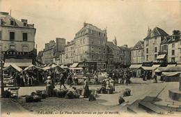 Falaise * La Place St Gervais Un Jour De Marché * Foire Marchands * Chemiserie MAUDUIT - Falaise