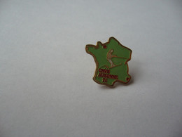 PIN'S PINS PIN PIN’s ピンバッジ   CNVS AUXONNE 21 SKI NAUTIQUE - Water-skiing