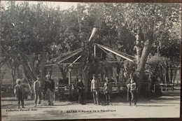 Cpa, Algérie, Batna, Square De La République, Collection Ferrelli Jean (animée, Kiosque) - Batna