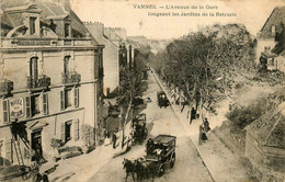 Vannes * L'avenue De La Gare Longeant Les Jardins De La Retraite * Hôtel De Bretagne * Diligence Attelage - Vannes