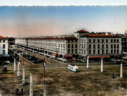 Royan * La Place De L'hôtel De Ville * Le Cours Aristide Briand * Autobus Bus - Royan