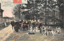 Rambouillet  78 Chasse A Courre. Equipage Bonnelles Duchesse D'Uzès. Piqueurs Faisant Leur Rapport Colorisé (voir Scan) - Rambouillet