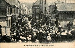 Landerneau * Le Pont Un Jour De Foire * Marché Marchands - Landerneau