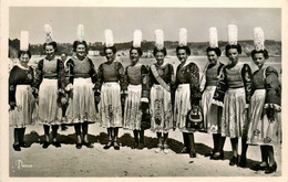 Morgat * Groupe Folklorique De St Guénolé * Jeunes Femmes Du Pays En Costumes Et Coiffes * Coiffe Bretonne - Morgat
