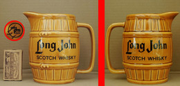 1 Pichet à WHISKY LONG JOHN En Forme De Tonneau (marché Anglais) - Jarras