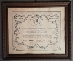 Grand Cadre Mural Avec Certificat De Capacité Des Cours Communaux De Coupe & Couture (Morlanwelz, 1911) Litho Loret Mons - Historische Dokumente
