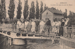 CPA - SELECTION - BERGUES - La Pêche A La Ligne Au Pont De Bierne - Bergues