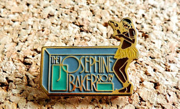 Pin's PIN-UPS - Joséphine BAKER Ceinture De Bananes REVUE NEGRE - Peint Cloisonné - Fabricant MDB - Pin-ups