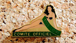 Pin's PIN-UPS - MISS FRANCE : Comité Officiel De MISS LOIRE - Verni époxy - Fabricant Inconnu - Pin-ups