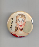 REF MON3  : Badge No Pins Pin Up Marc Curial 38 Mm - Pin-ups