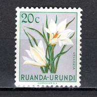 RUANDA-URUNDI   N° 179    NEUF AVEC CHARNIERE   COTE 0.15€    FLEUR - Ungebraucht