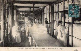 PARIS - Maison Municipale De Santé - Une Salle De La Lingerie - Gezondheid, Ziekenhuizen