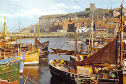 CPM - WHITBY - YORKSHIRE - Fishing Boats In The Harbour. - Whitby