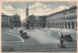 09400 "TORINO  PIAZZA S. CARLO - VIGILE URBANO ED AUTO ANNI '30" CART. ILL. ORIG. SPED. 1940 - Orte & Plätze