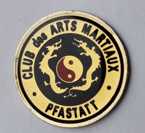 AA176 Pin's Club Des Arts Martiaux Pfastatt Alsace Avec Yin Et Yang Achat Immédiat - Judo