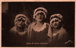 CPA - Types De Jeunes Lorraines - Edition V.Roeder - Lorraine