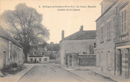 Saint Léger En Yvelines          78     La Croix Blanche   Arbre De La Liberté  .  (voir Scan) - St. Leger En Yvelines