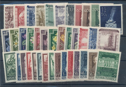 Österreich: 1945/1997, Posten Meist Postfr. Auf Steckkarten, Viele Bessere Ausgaben, Einige Jahrgäng - Collections